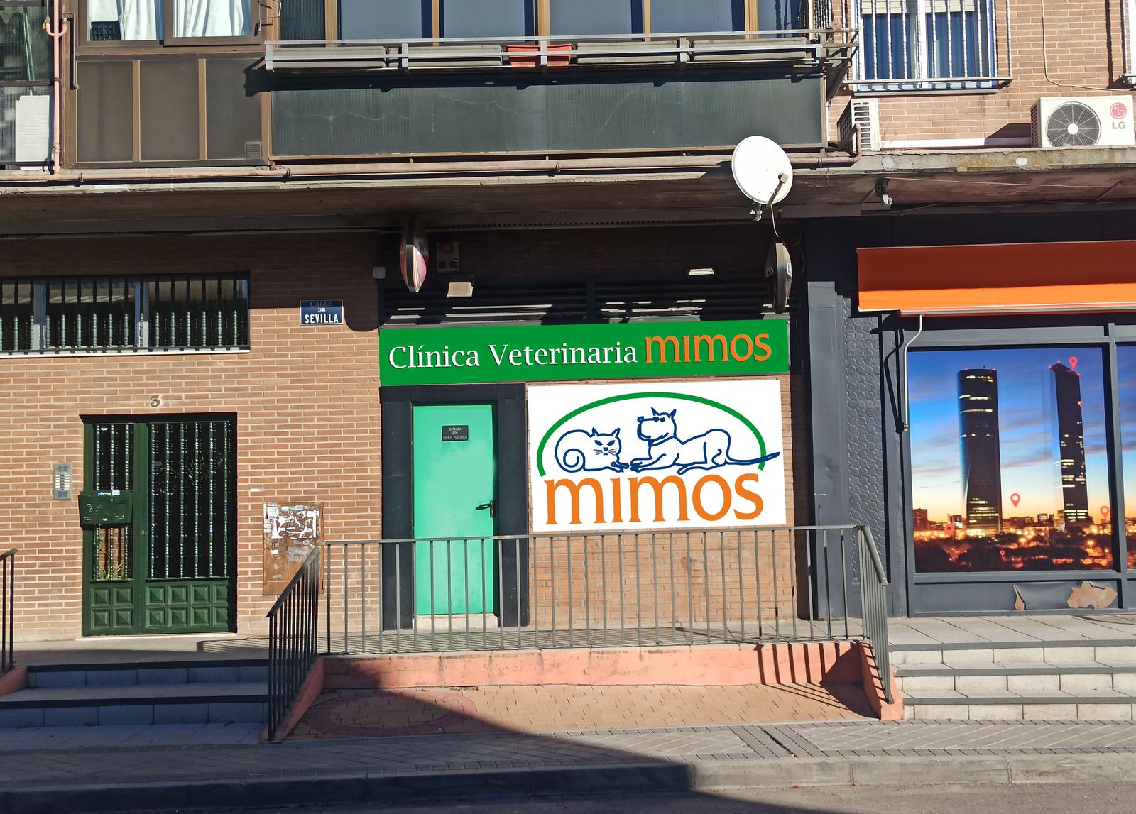 Fachada de la Clínica Veterinaria Mimos en la calle Sevilla de Pozuelo